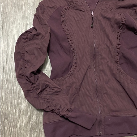 Lululemon Early 2000s Purple Ruched Sleeves Hooded Jacket - Picture 3 of 7